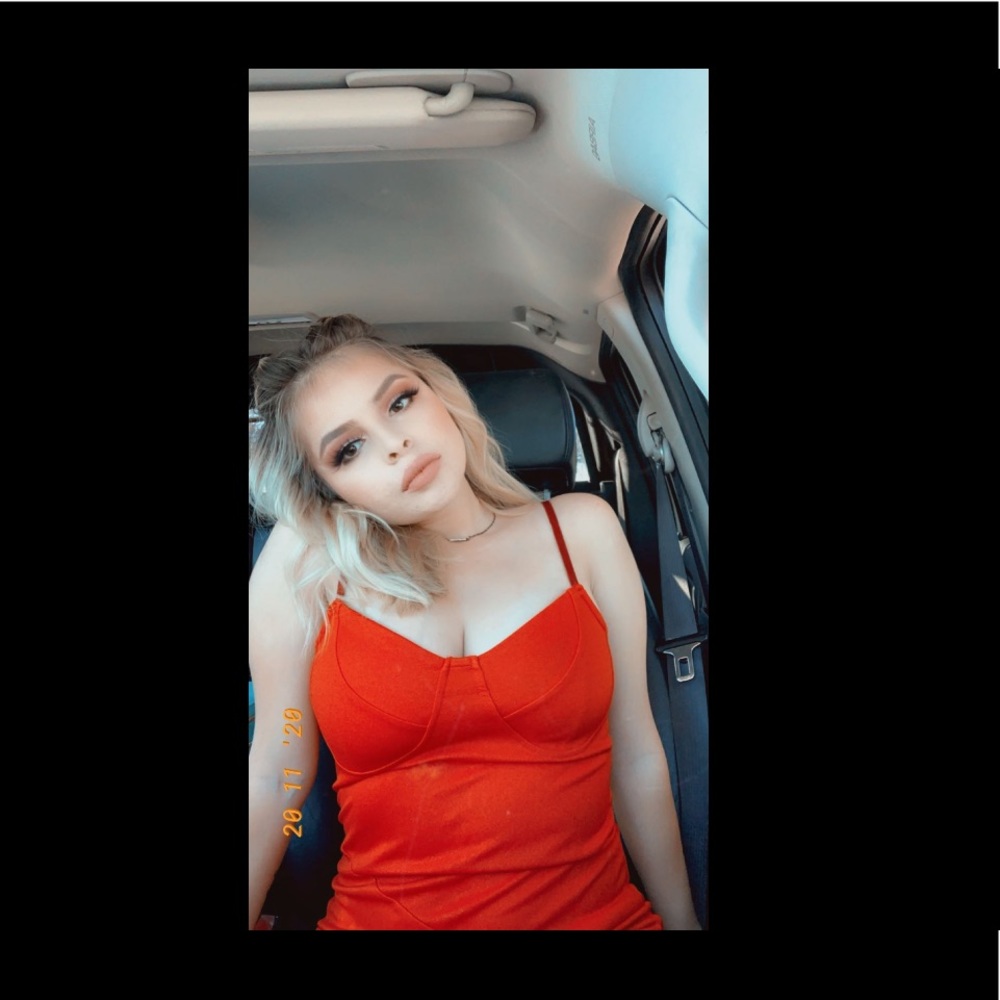 Red dress - Picture 2 of 2